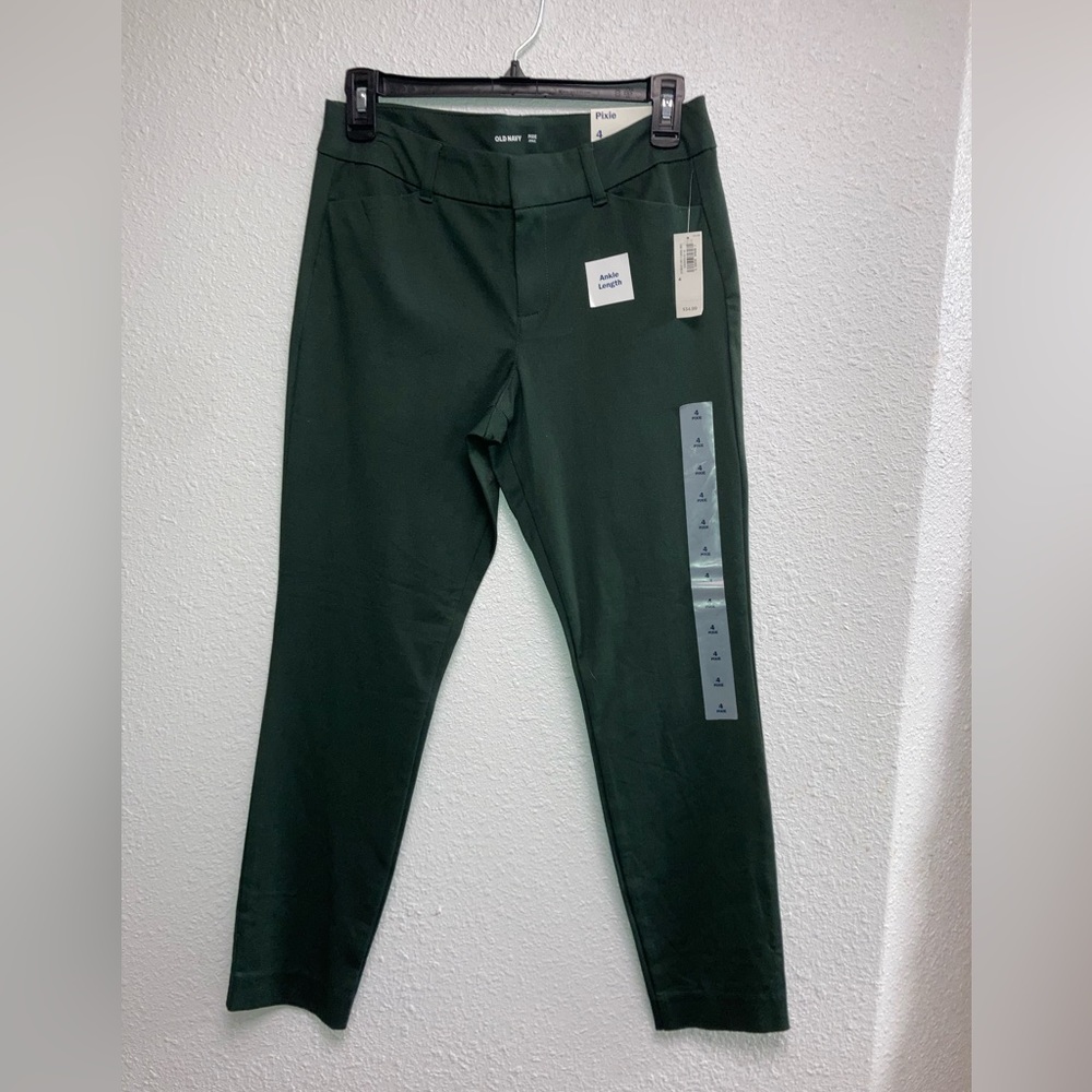 Old Navy ankle length pixie pant. Women’s size 4. Color Spruce Willis.